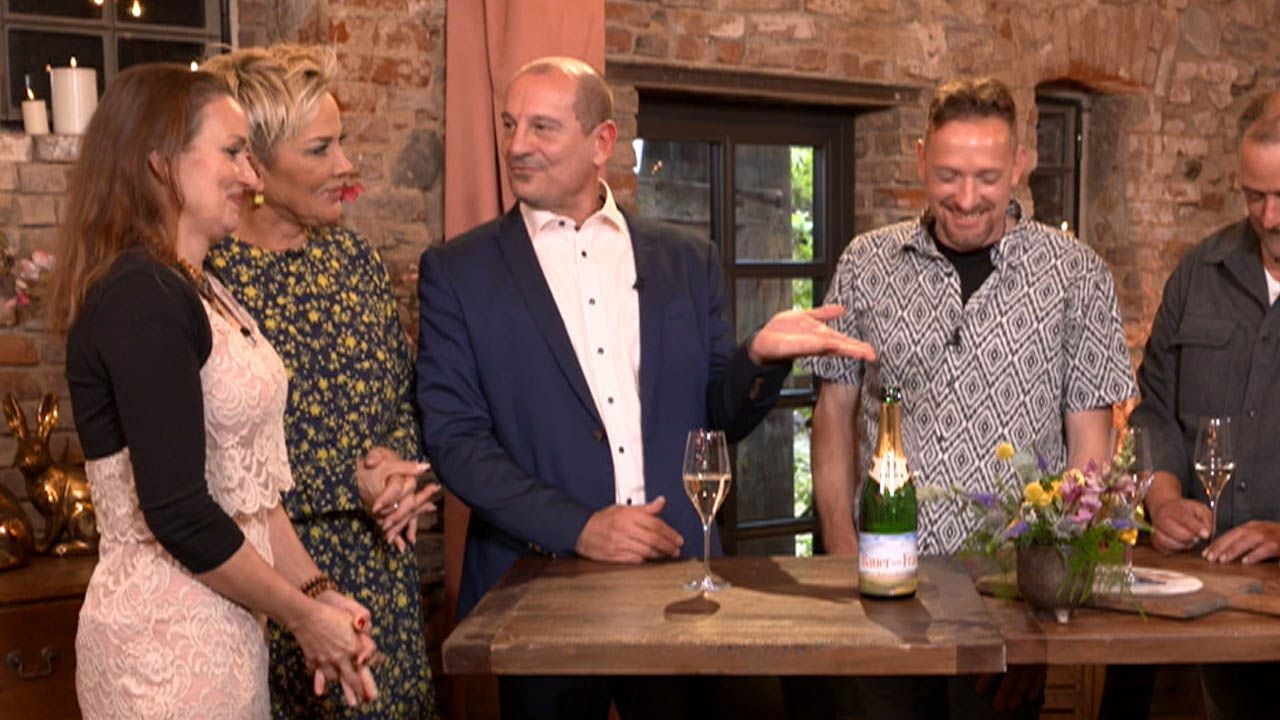 Kandidat Georg (r.) will um jeden Preis zu Nadine auf den Hof