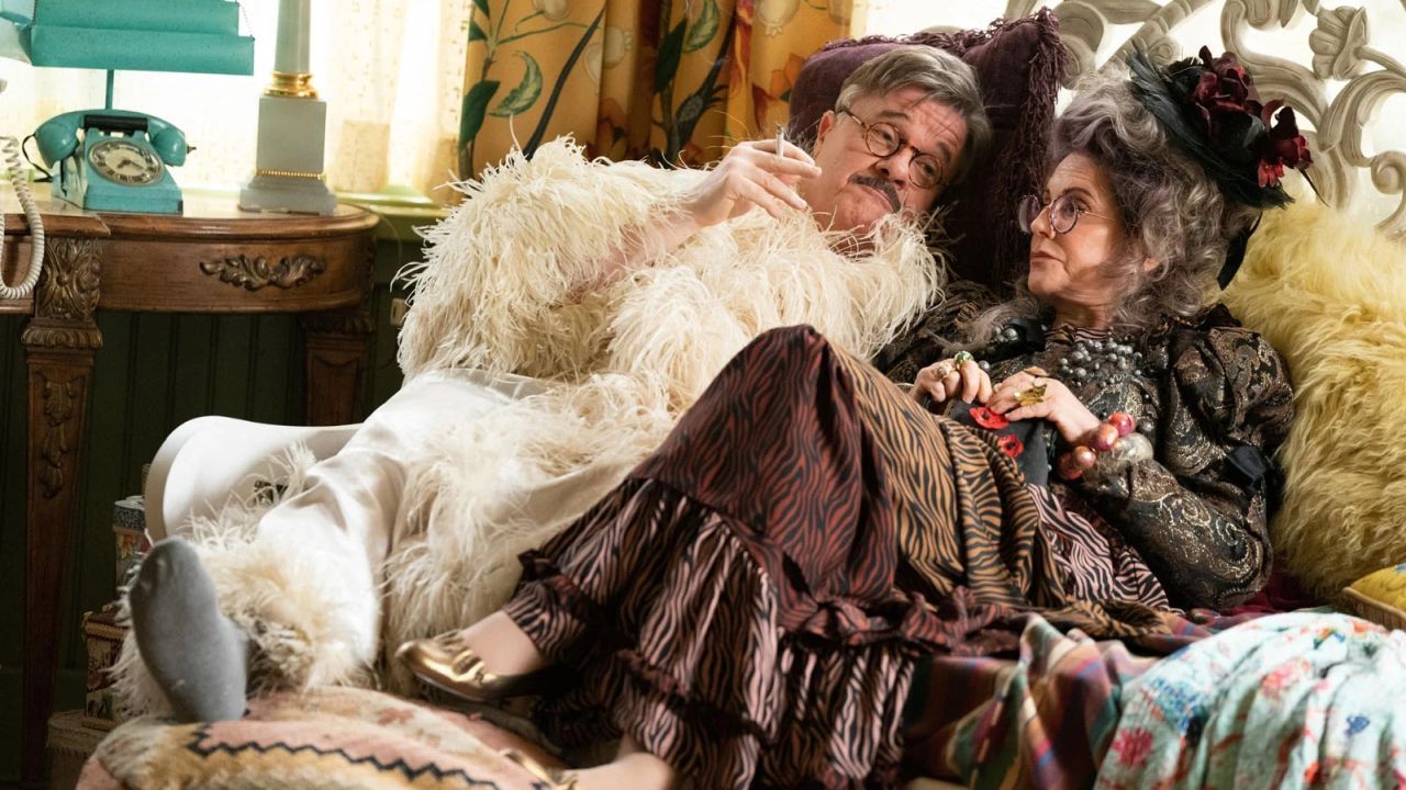 Mit Nathan Lane und Megan Mullally spielen zwei Broadway-Ikonen die Eltern. 