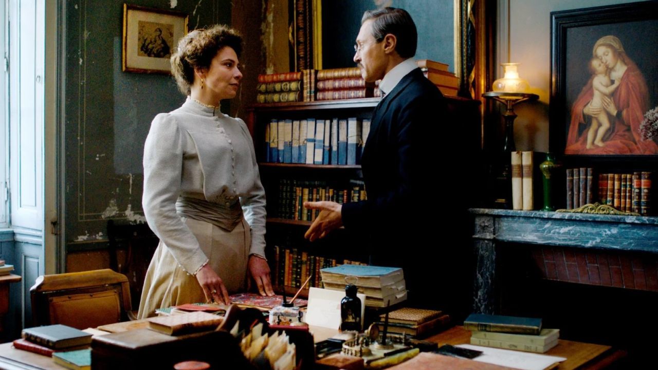 Maria muss erst erkennen, dass es nicht okay ist, dass ihr Mann Montesano (Raffaele Esposito) alle Lorbeeren (und das ganze Geld) einsackt.