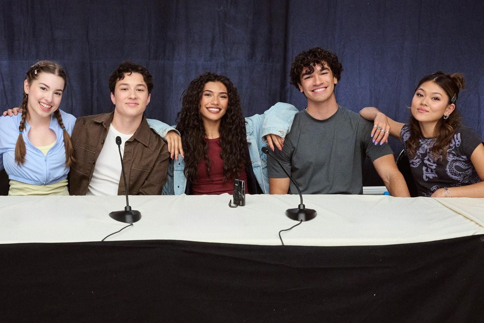 Eva Smedley, Harry Jones, Dior Goodjohn, Jacob Rodriguez und Momona Tamada