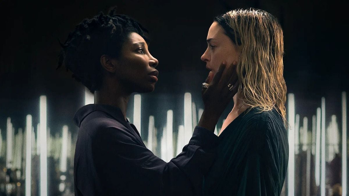 Mary trifft zum ersten Mal seit langer Zeit auf Modedesignerin Sam (Michaela Coel) – ihre Zusammenarbeit ging vor zehn Jahren sehr unschön zu Bruch.