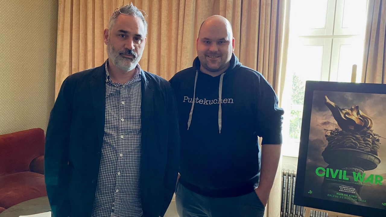 Alex Garland und FILMSTARTS-Chefredakteur Christoph Petersen beim „Civil War“-Interview im Berliner Soho House.