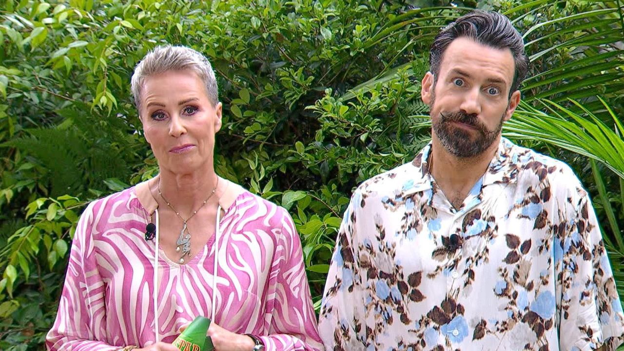 Die Bluse von Sonja Zietlow (links) wird aktuell versteigert.