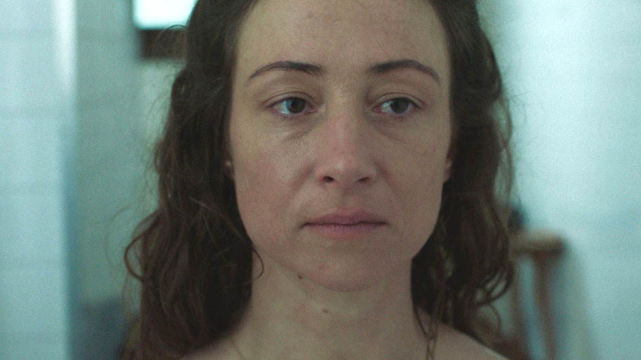 Setzt auf Dialog statt Gewalt und macht sich damit in der Dorfgemeinschaft nicht nur Freunde: Antons Frau Anna (Aenne Schwarz).