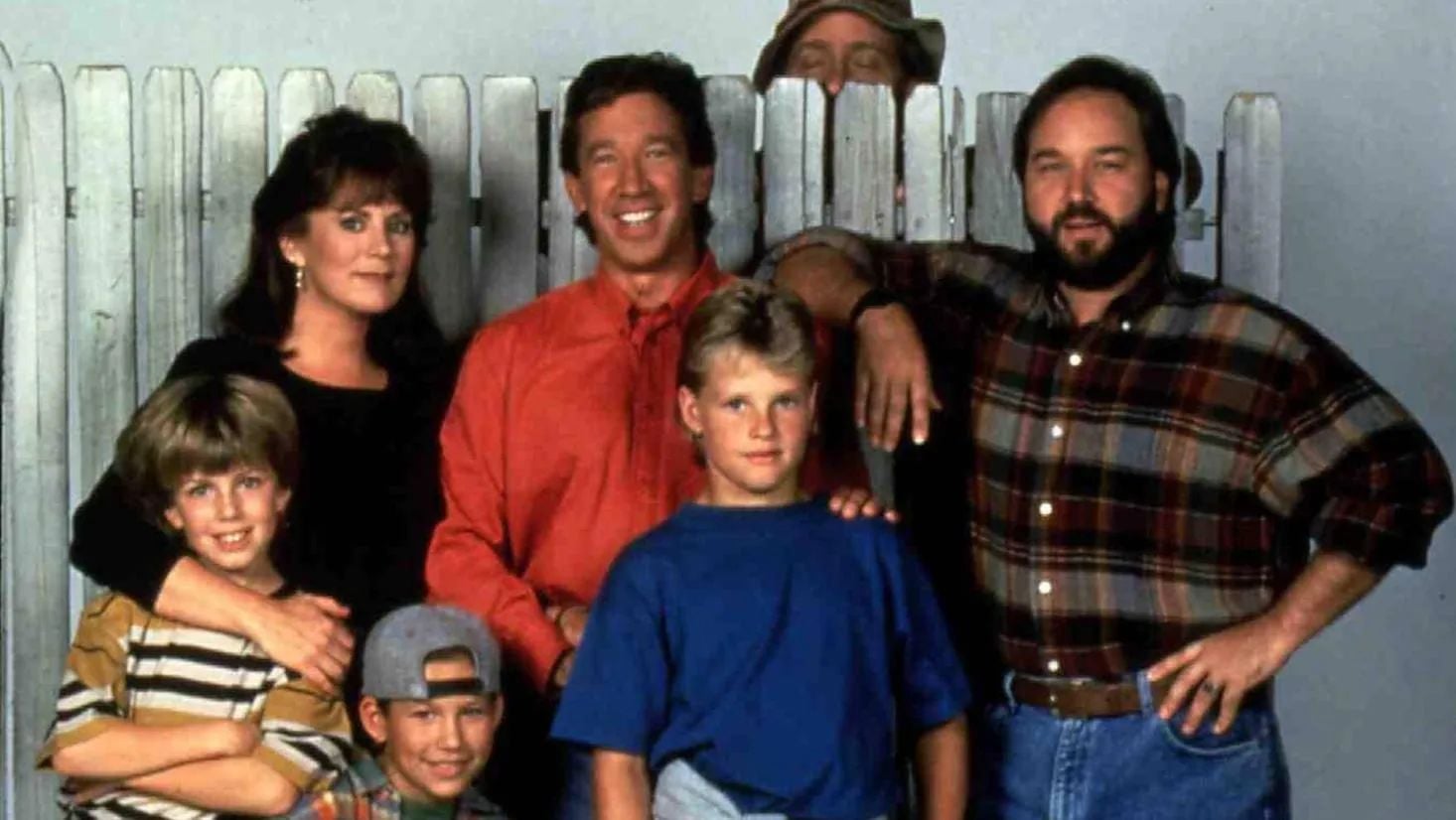 Tim Allen als Tim Taylor mit seiner Serien-Familie am Set von 