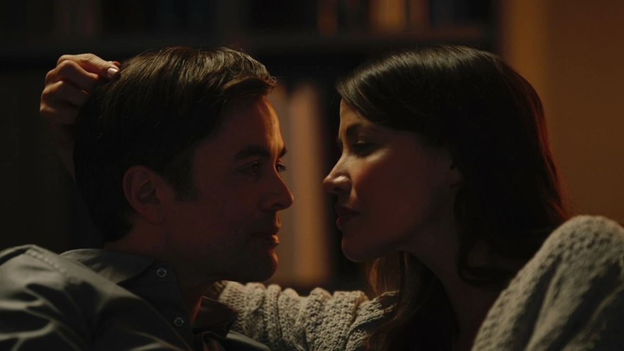 Jakob (Nikolai Kinski) und Amelia (Laurine Prince) wollen wieder Pep in ihr Sexleben kriegen – notfalls auch durch ungewöhnliche Mittel.