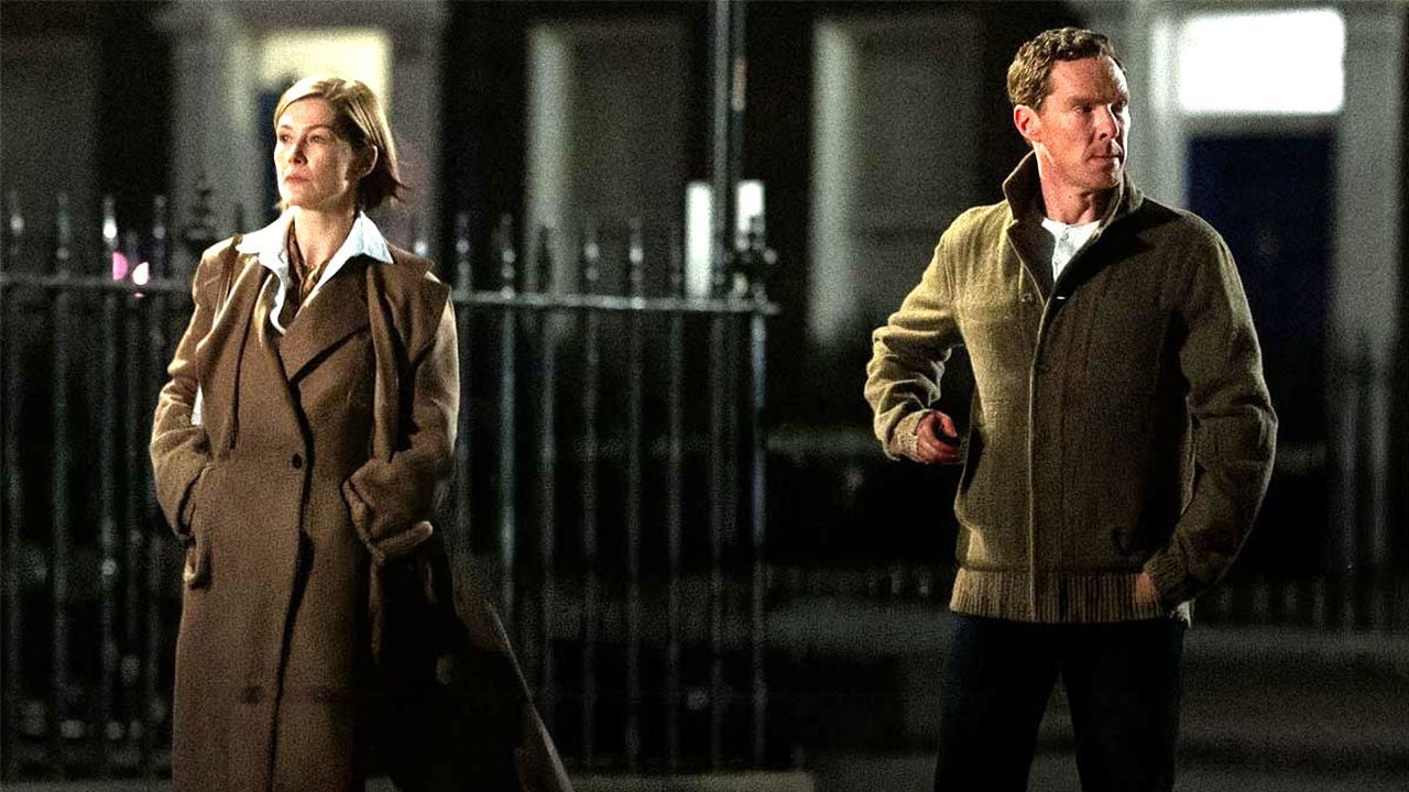 Erster Trailer zu „Wife & Dog“: Guy Ritchie schickt Cumberbatch, Pike und Hopkins in den Erbkrieg