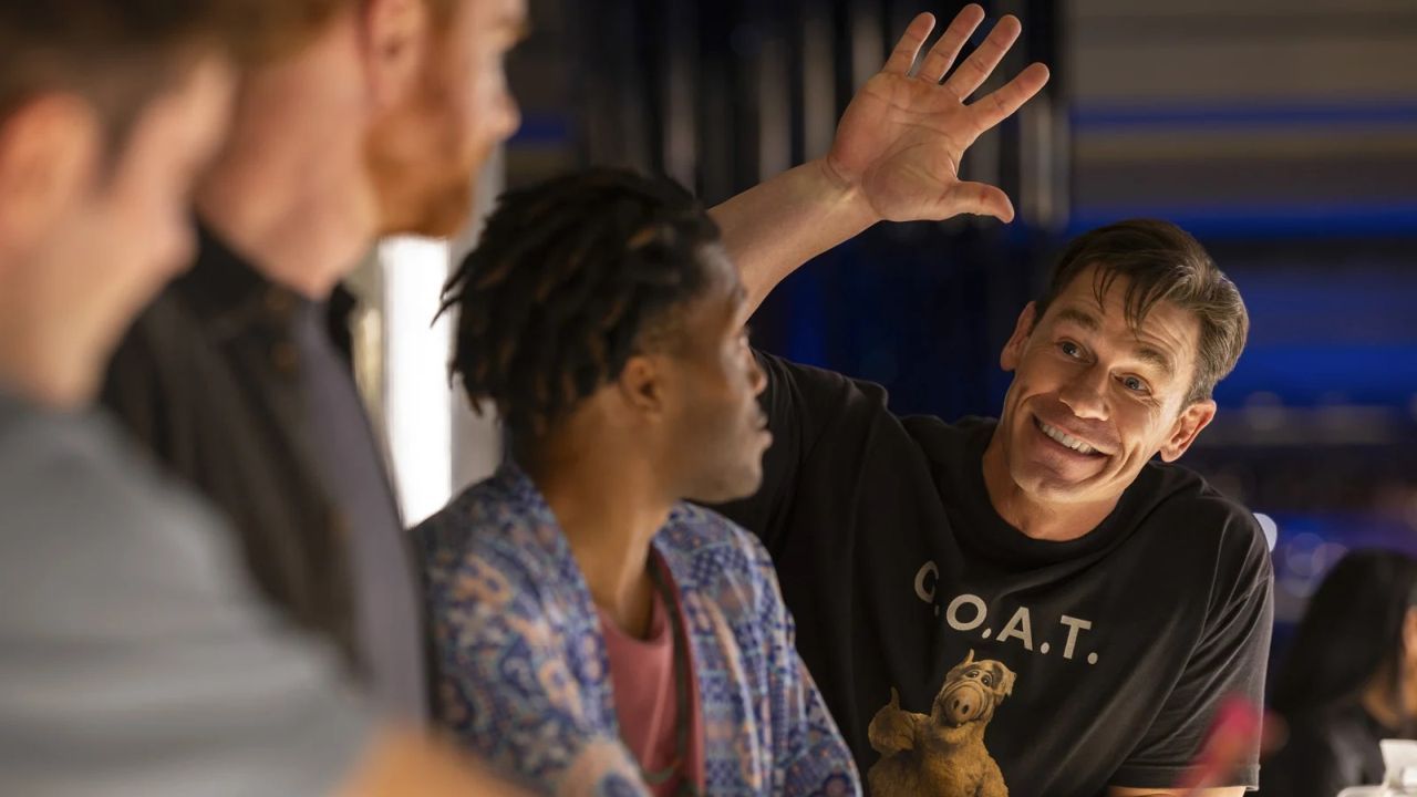 John Cena macht sich auch diesmal wieder mit ansteckender Spielfreude zum Hampelmann. 