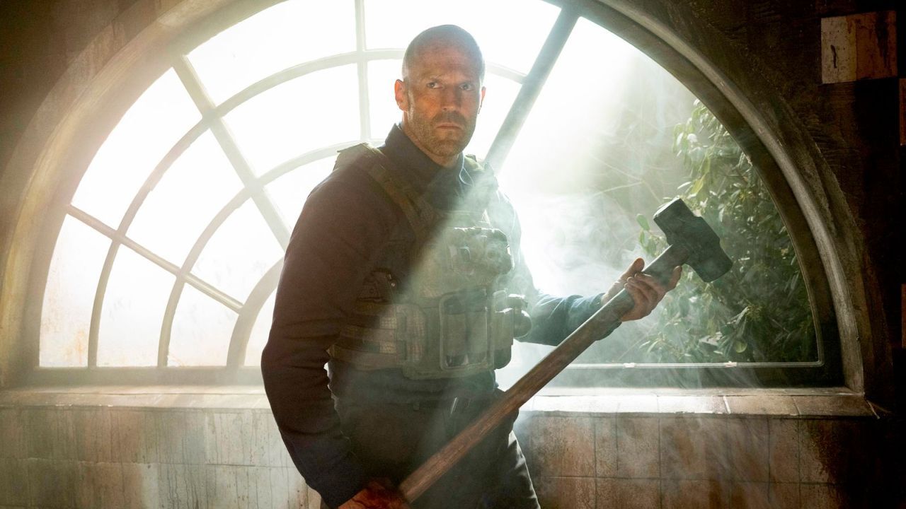 Jason Statham ist in „A Working Man“ ein freundlicher, hilfsbereiter, herzensguter Kerl – es sei denn, man kommt ihm krumm, dann schaltet er sofort in den FSK-18-Modus um!