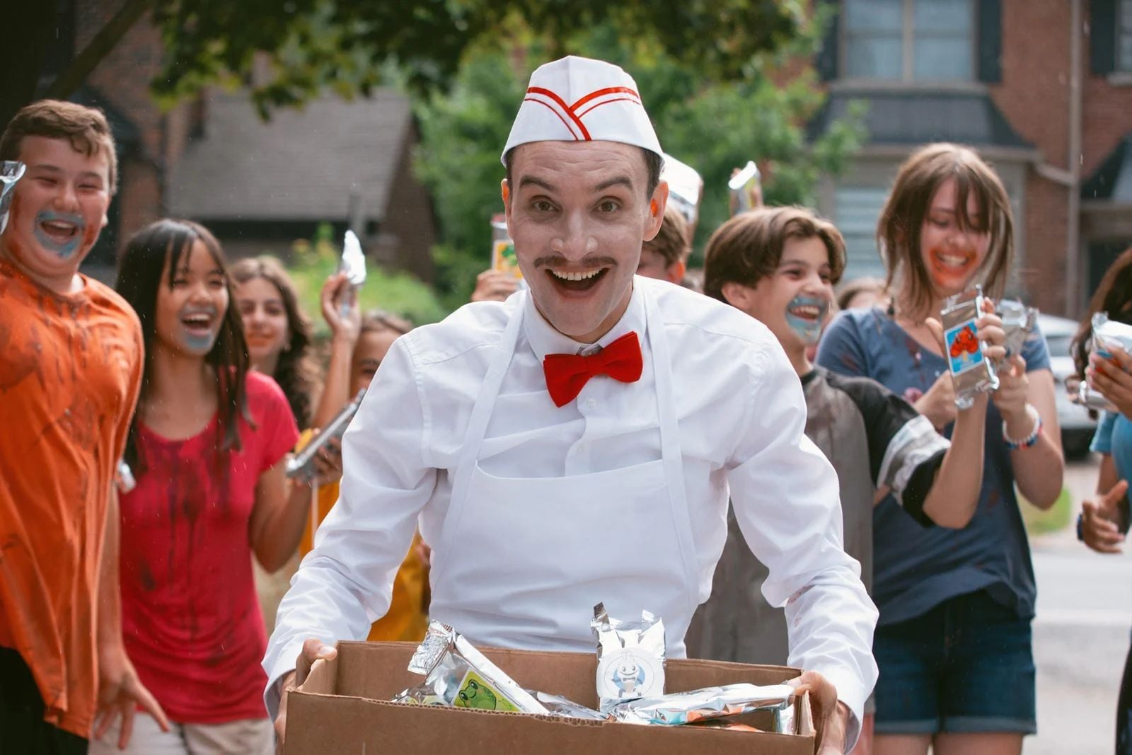 Ein merkwürdiger Eisverkäufer versorgt die Kinder der Stadt mit kühlen Köstlichkeiten. 