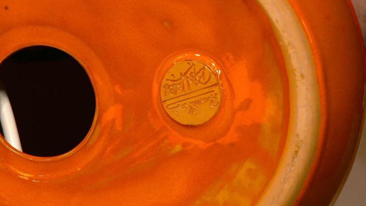 Der Stempel am Sockel der Lampe hält gute Nachrichten für die Verkäufer parat. 