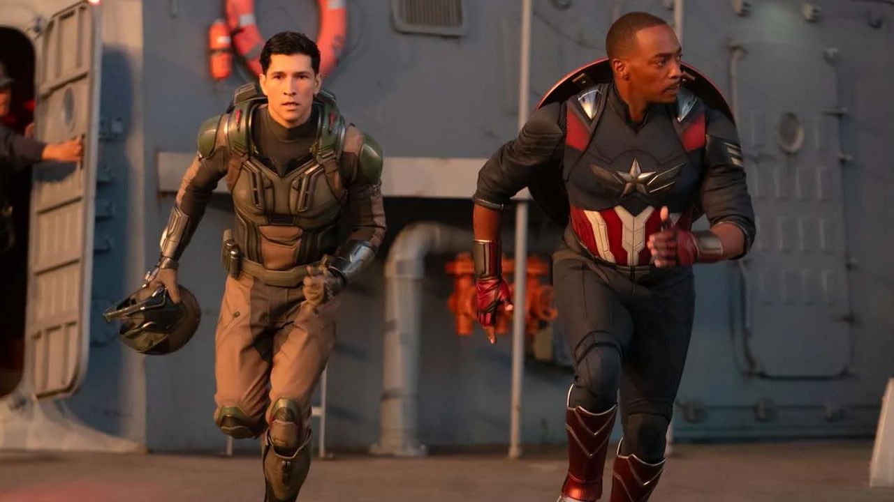 Joaquin Torres (Danny Ramirez) und Captain America (Anthony Mackie) schreiten zur Tat.