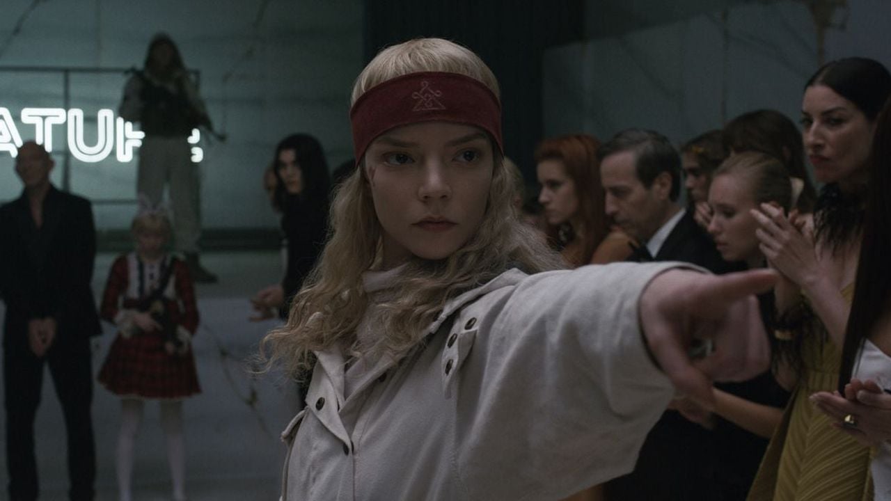 Ist Joan (Anya Taylor-Joy) tatsächlich dazu bestimmt, die Welt zu retten? Oder ist die Öko-Terroristin einfach nur irre?