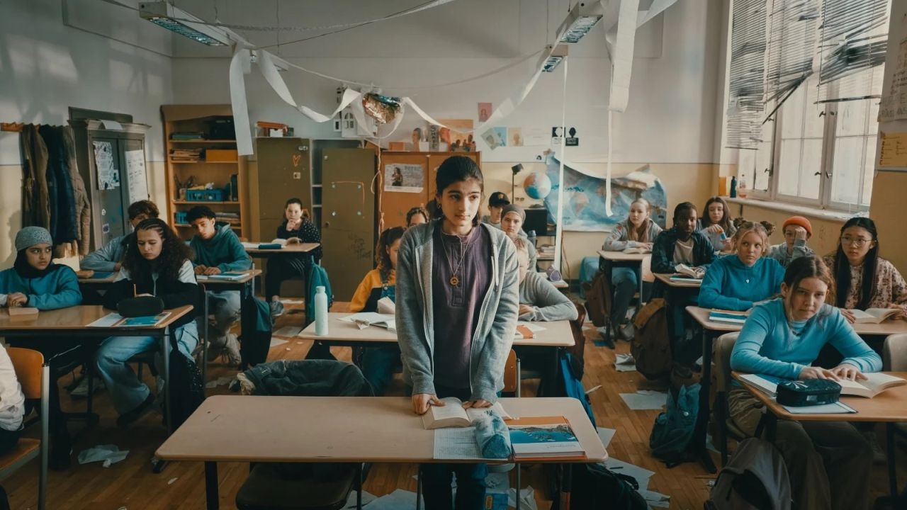 Eine der Fragen im Film: Sollte man für den Lehrer aufstehen? Herr Che ist jedenfalls klar dagegen!