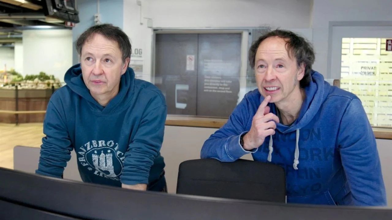 Klare Arbeitsteilung bei den Braun-Zwillingen: Gerrit (rechts) ist der geniale Tüftler, Frederik der marktschreiende Möglichmacher.