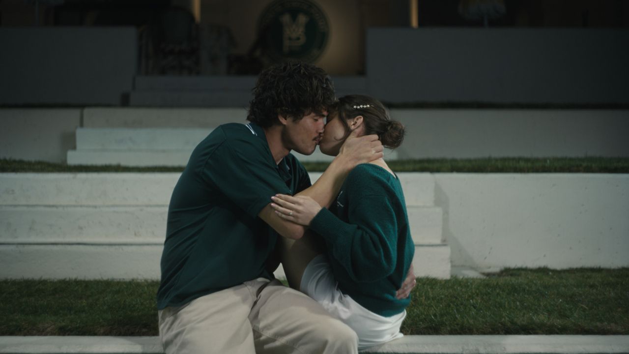 Noch jung und unschuldig: Austin (Charles Melton) und Ashley (Cailee Spaeny)