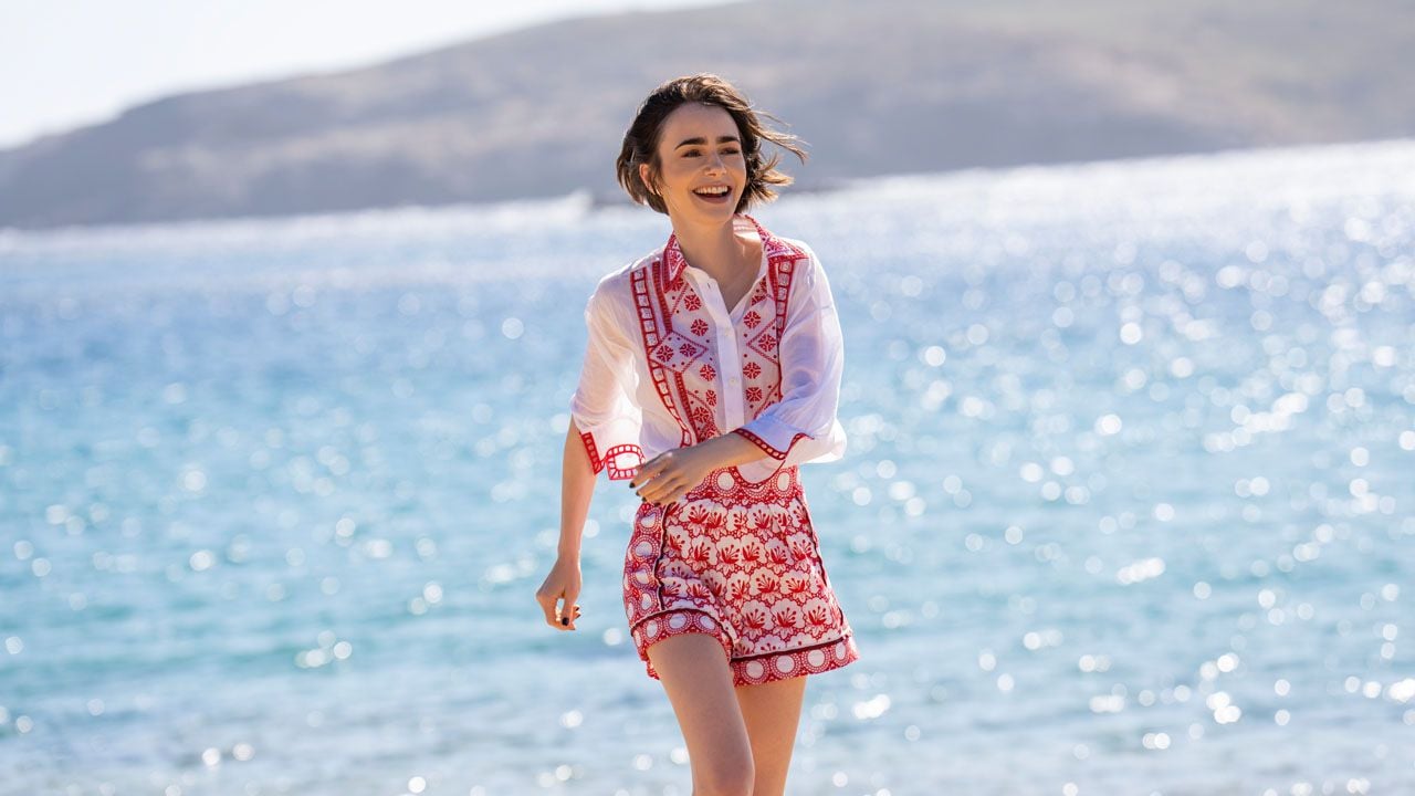 Emily (Lily Collins) in Griechenland