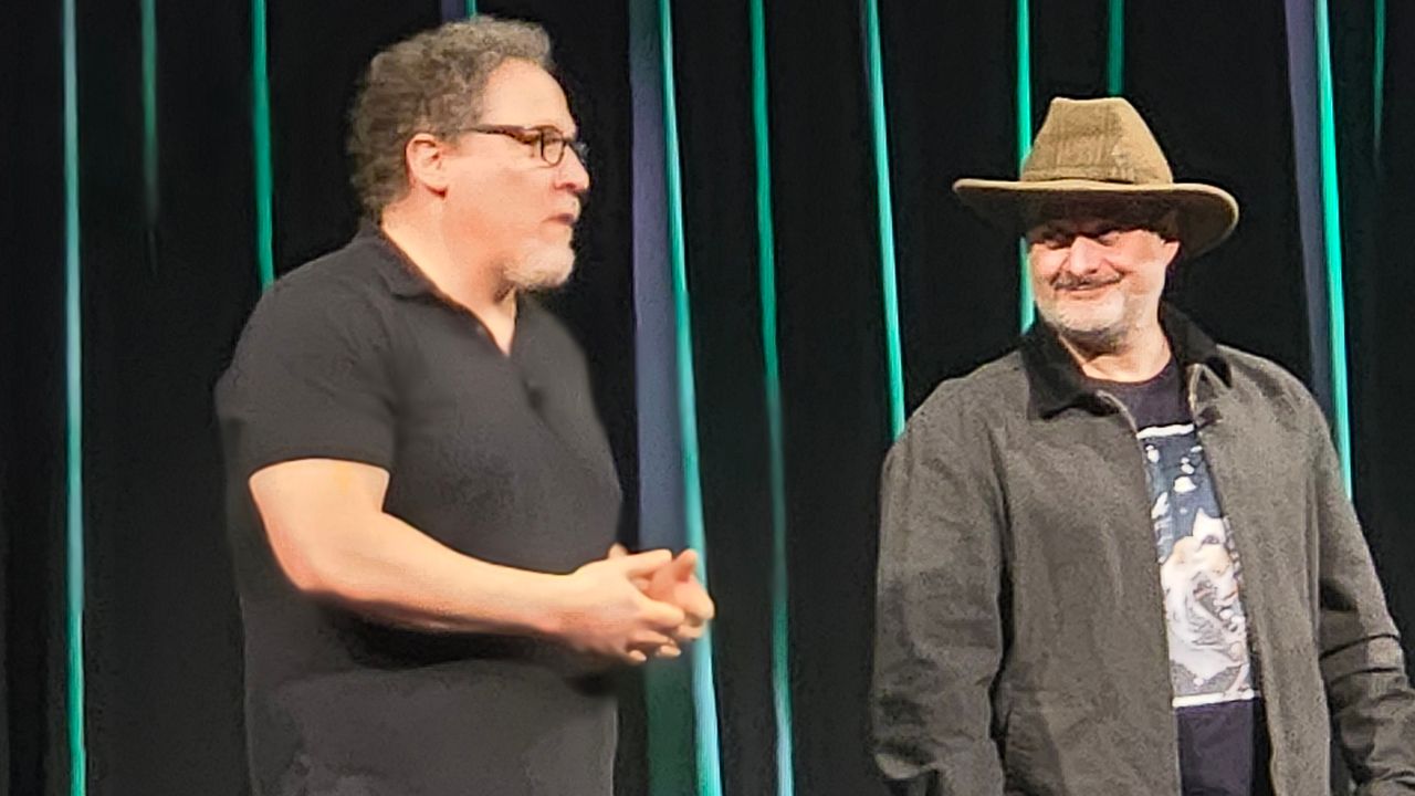 Jon Favreau und Dave Filoni präsentierten sich nicht nur auf der Bühne der Star Wars Celebration als unzertrennliches Duo...