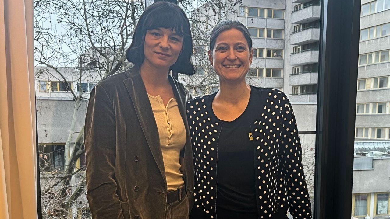 Valerie Pachner mit FILMSTARTS-Autorin Susanne Gietl beim Interview am Tag der Weltpremiere.