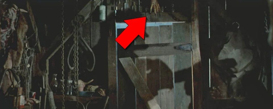 Did you notice? In “Tanz der Teufel 2” you will discover an iconic detail from another horror classic Did you notice? In “Tanz der Teufel 2” you will discover an iconic detail from another horror classic