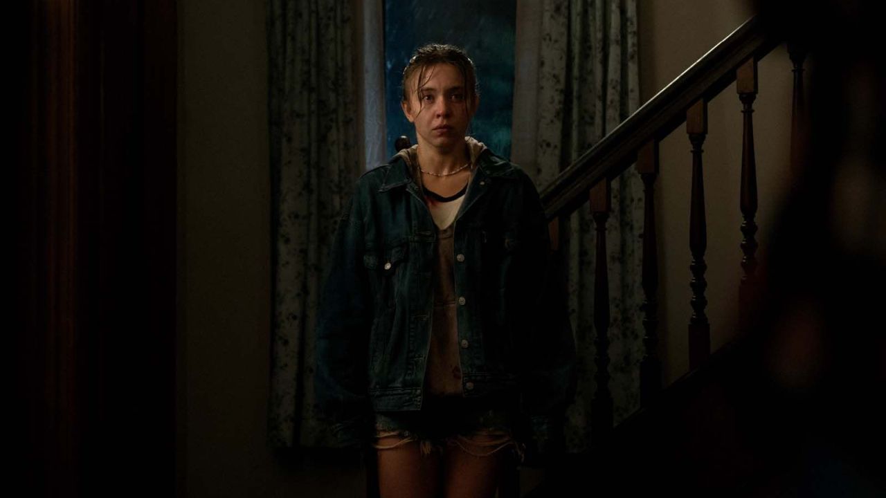 Sydney Sweeney gibt sich diesmal deutlich weniger glamourös als in ihrer Durchbruch-Rolle im RomCom-Superhit „Wo die Lüge“ hinfällt.