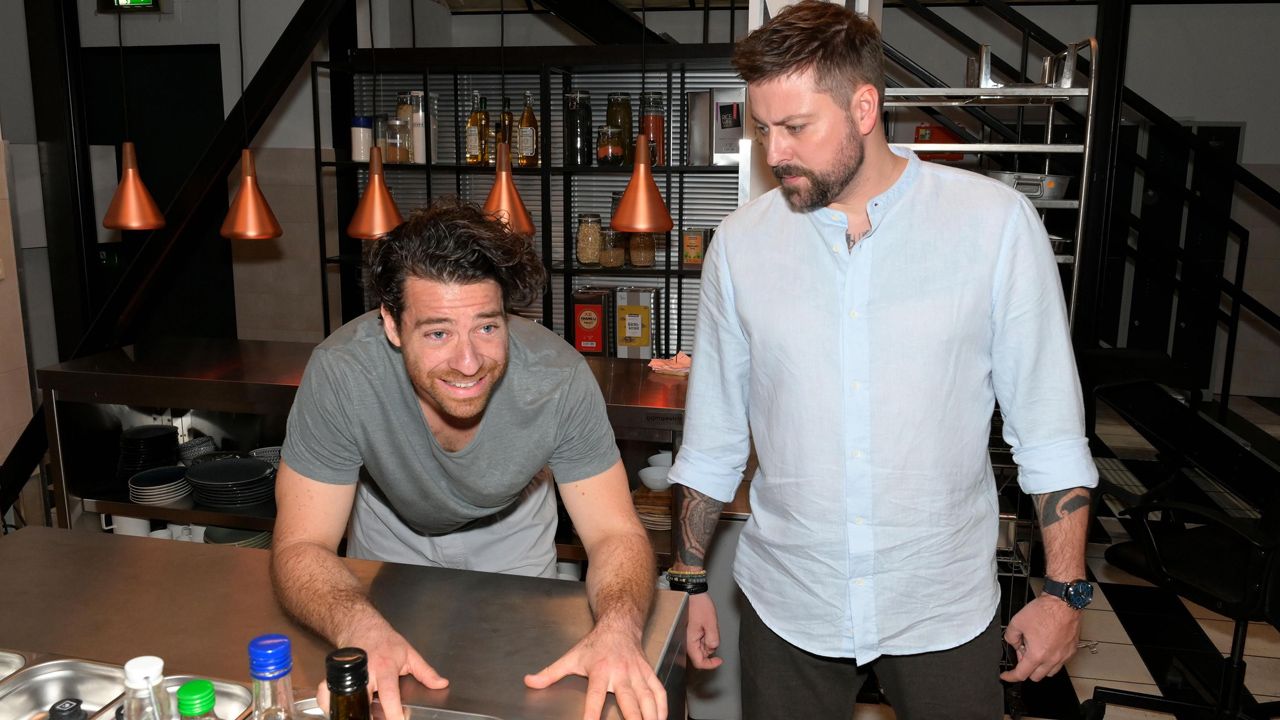 Carlos braucht unbedingt Geld für eine Unterkunft