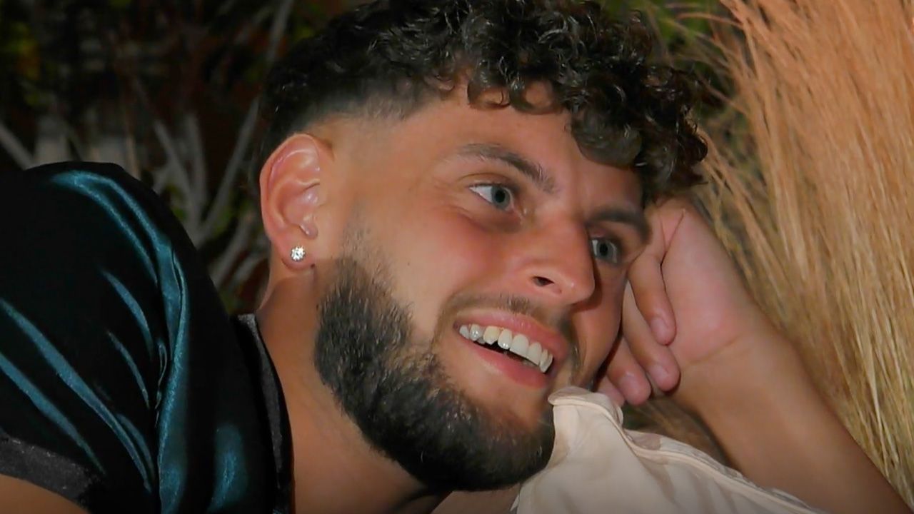 Kevin spielt Karina vor, dass er Single ist