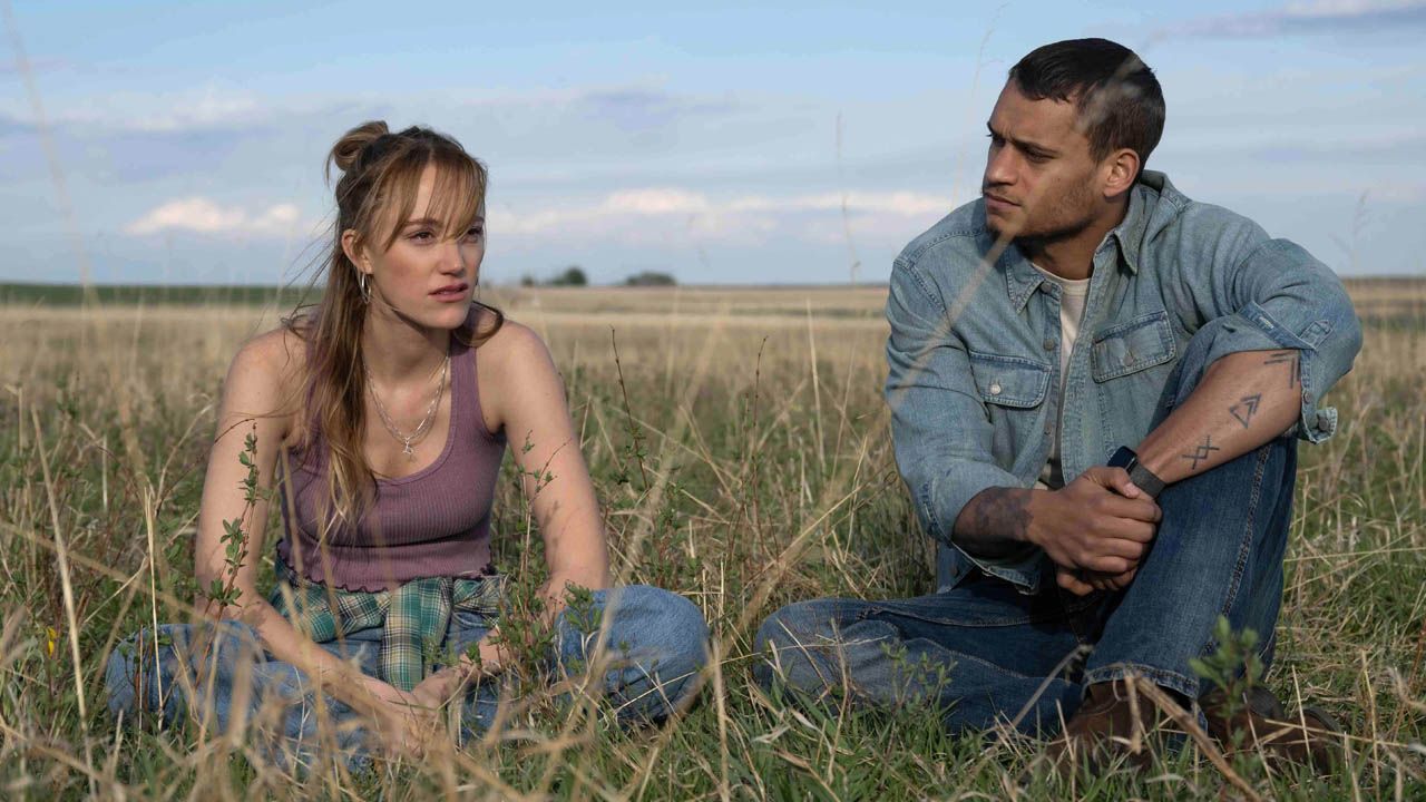 Nach ihrer Rückkehr verliebt sich Kenna in den Barbesitzer Ledger (Tyriq Withers) – doch hat ihre Liebe unter diesen Umständen eine Chance?