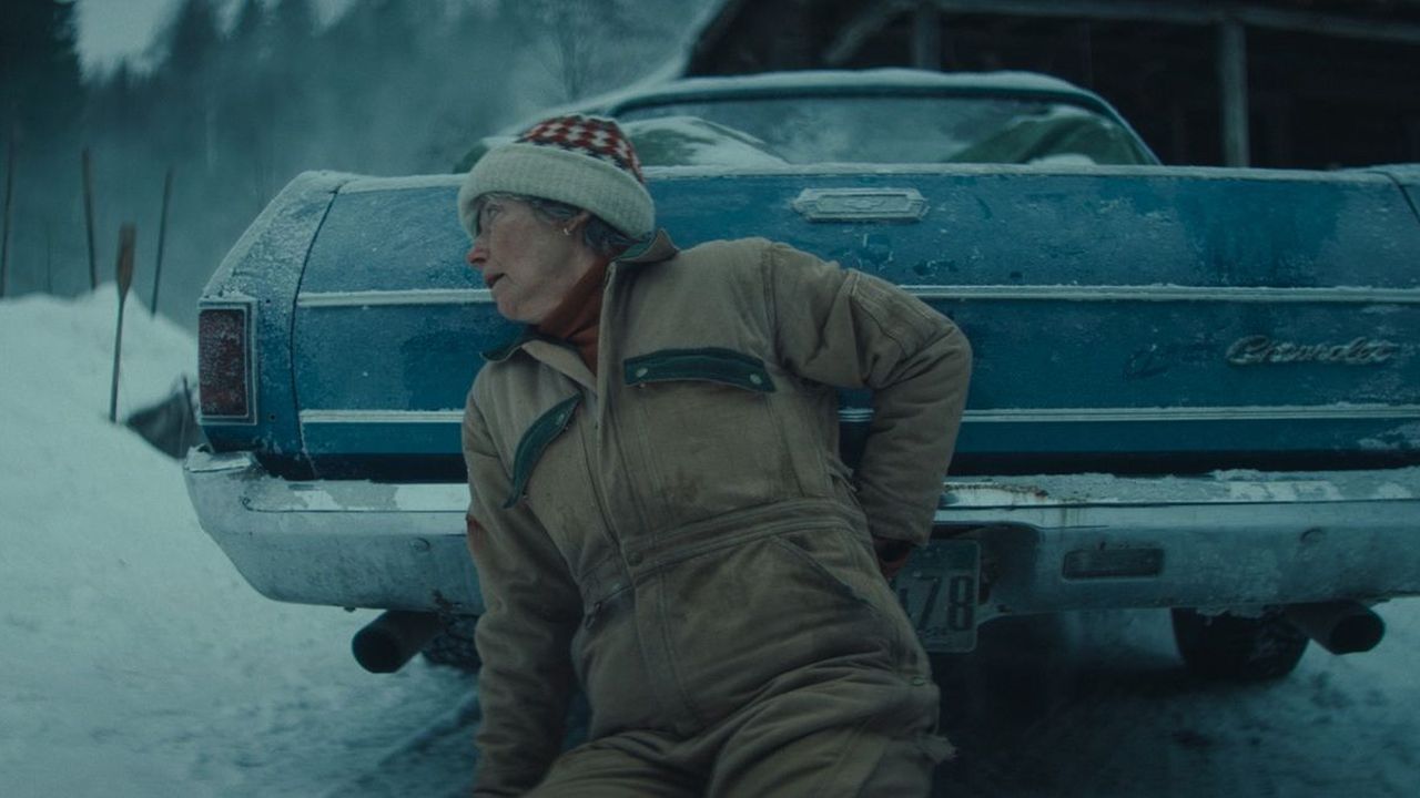 Barb (Emma Thompson) weiß sich auch in Extremsituationen durchaus zu helfen, auch wenn sie deshalb nicht direkt übermenschliche Fähigkeiten entwickelt. 