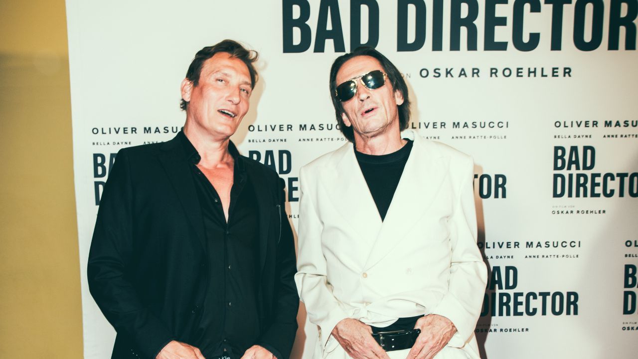 Brüder im Geiste: Oliver Masucci und sein Regisseur Oskar Roehler bei der Premiere von „Bad Director“.