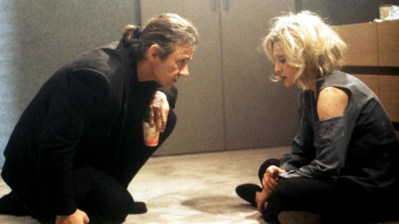 Regisseur Eddie Israel (Harvey Keitel) bringt Schauspielerin Sarah (Madonna) an ihre Grenzen