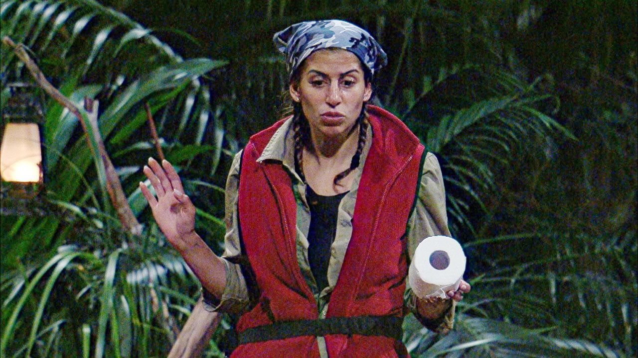 Eva Benetatou muss das Klopapier-Problem lösen.