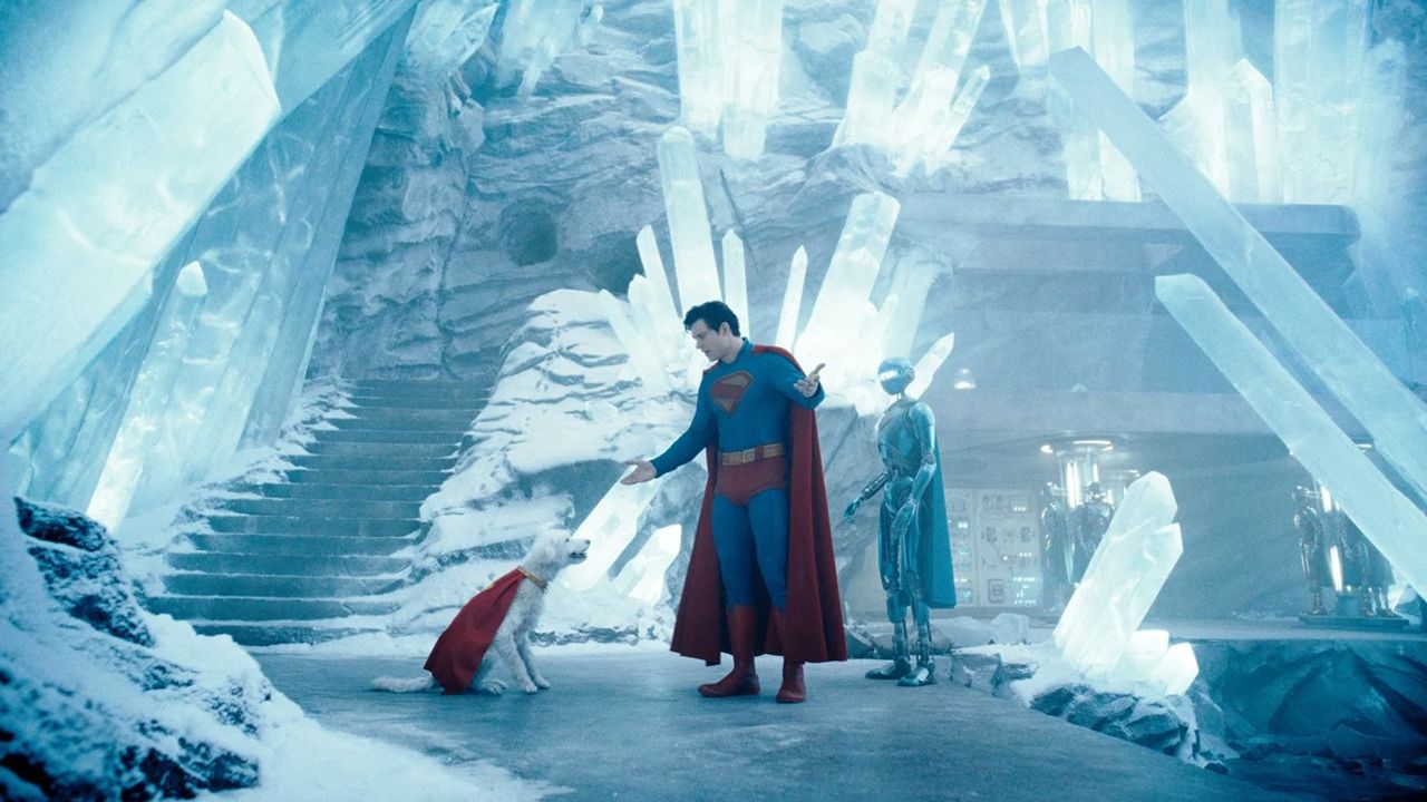 In der Festung der Einsamkeit: Manchmal muss Superman (David Corenswet) auch streng mit seinem Superhund Krypto sein.