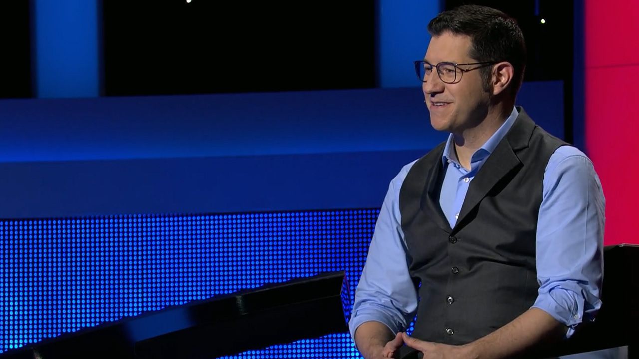 Sebastian Jacoby erschien in dunkler Weste zu