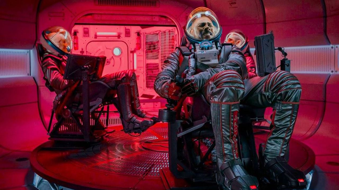 Knackige 85 Minuten Nervenkitzel: Erste Bilder zu beklemmendem Sci-Fi-Survival-Thriller mit Idris Elba