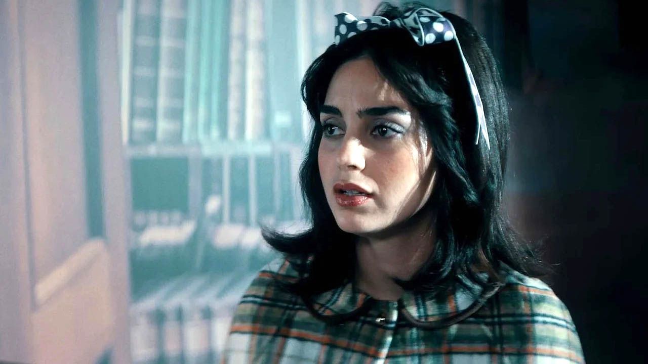 Laura Franco (Melissa Barrera) muss nicht nur wegen einer Krebsbehandlung ins Krankenhaus – obendrein wird sie auch noch von ihrem Freund eiskalt sitzen gelassen!