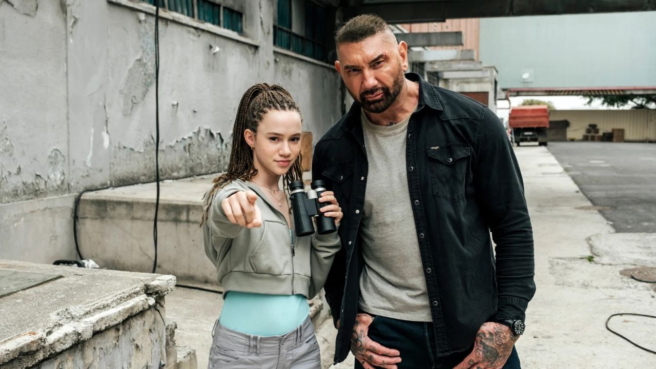 Ein eingespieltes Team: Top-Agent JJ (Dave Bautista) und seine schlagfertige Stieftochter Sophie (Chloe Coleman).