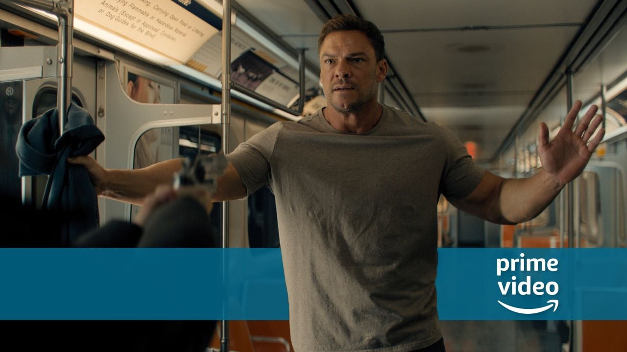 Reacher prügelt sich mit Batman: Dieser Action-Star ist in der 1. Folge der 4. Staffel des Amazon-Hits versteckt