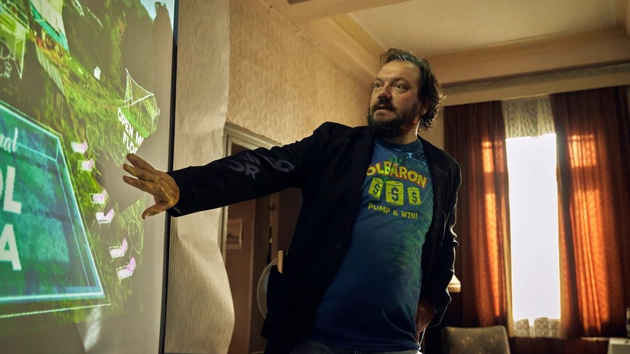 Der ehemalige Software-Entwickler Micha (Charly Hübner) hat große Pläne für sein kleines Heimatdorf.