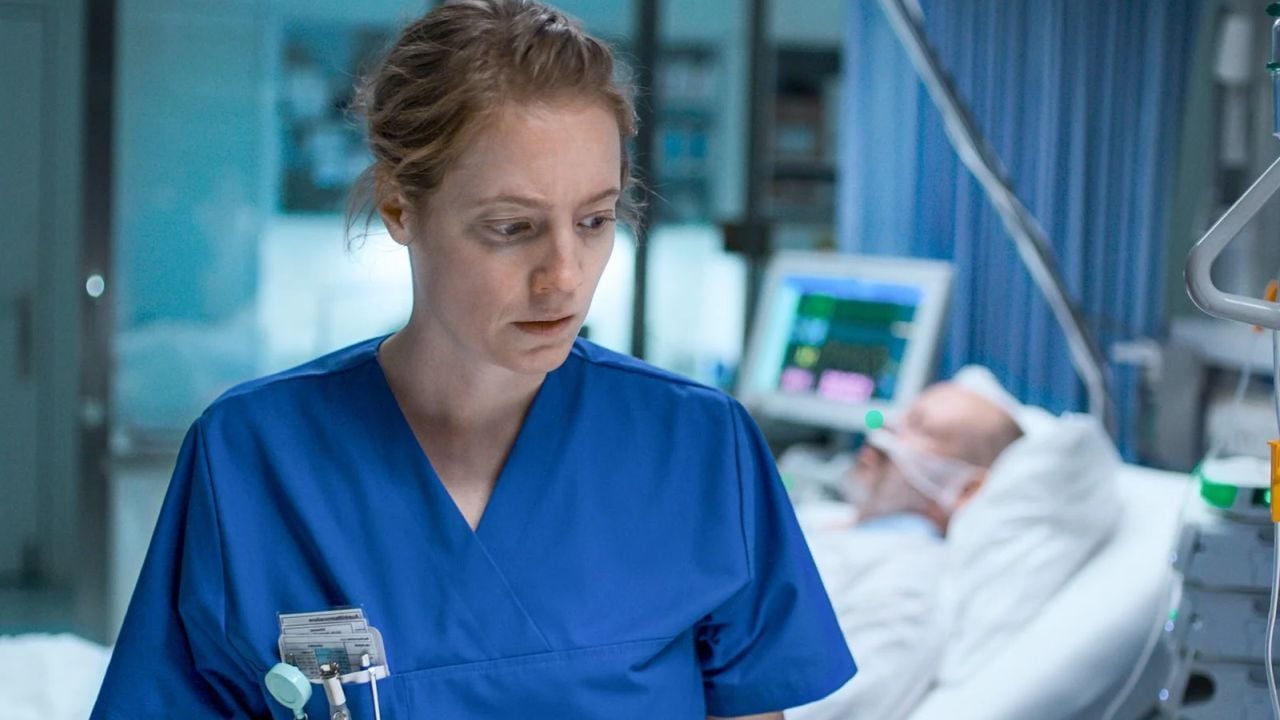 "Das Lehrerzimmer"- & "September 5"-Star Leonie Benesch unterläuft ein fataler Fehler: Trailer zum erschütternden Drama "Heldin"