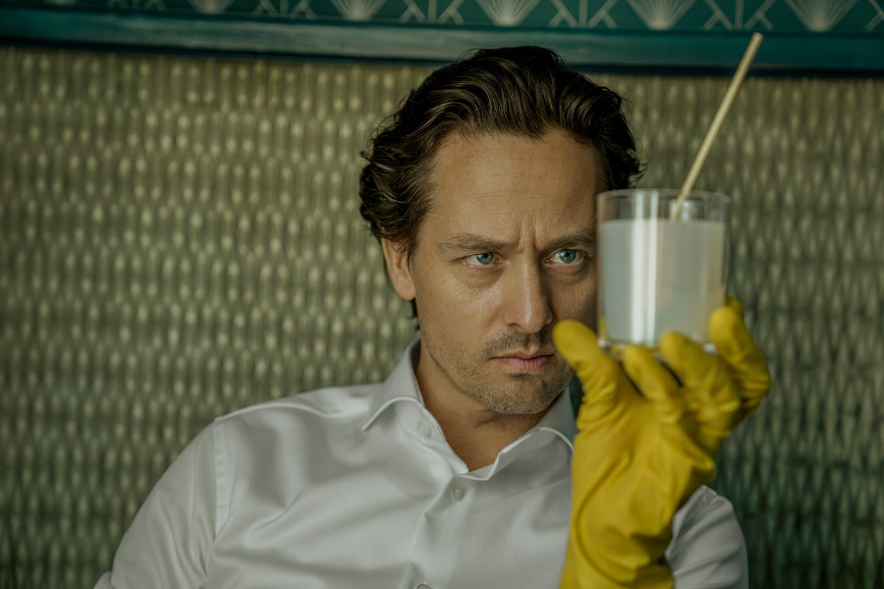 Tom Schilling als Anwalt Björn Diemel in „Achtsam morden“