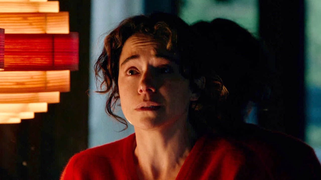 Stadtmensch Liz (Tatiana Maslany) fühlt sich in der Waldhütte ihres Freundes Malcolm alles andere als wohl – und sie hat gute Gründe dafür.