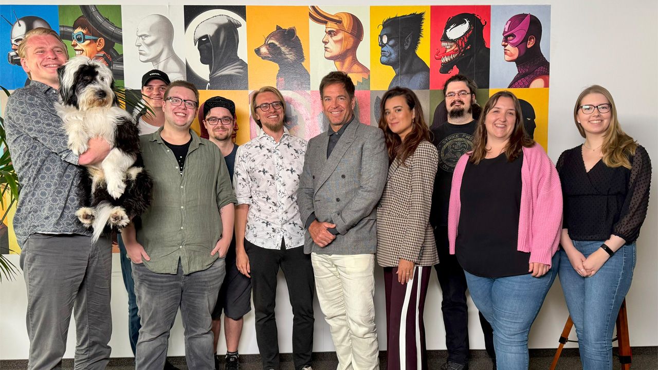 Michael Weatherly und Cote de Pabo (in der Mitte mit FILMSTARTS-Redakteur Markus Trutt) beim Besuch in Berlin