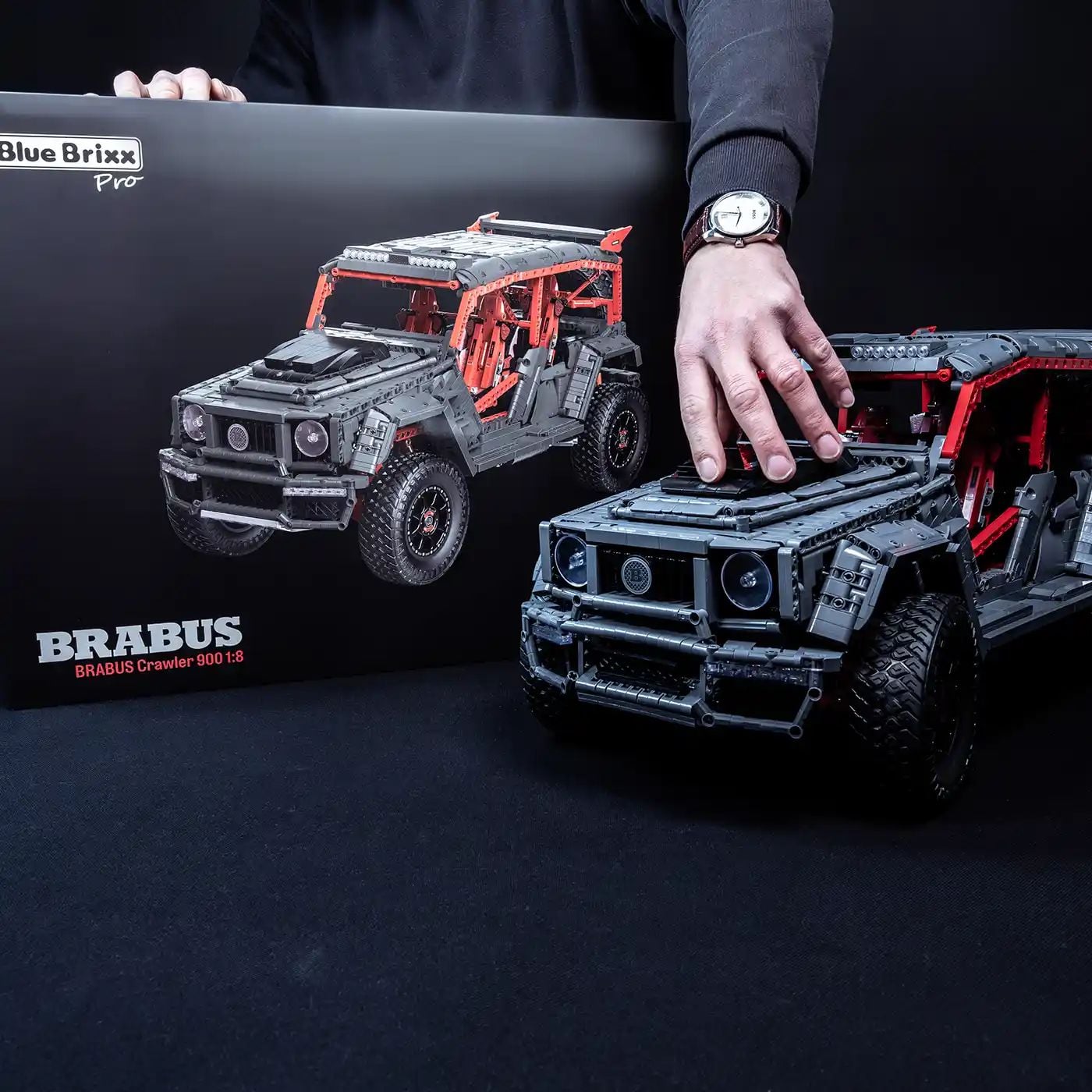 Der Brabus Crawler imponiert im Maßstab 1:8.