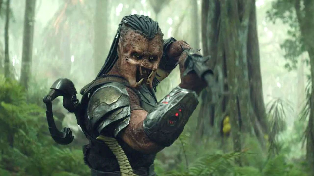 Dek (Dimitrius Schuster-Kolomatangi) macht sich bereit für die Jagd.