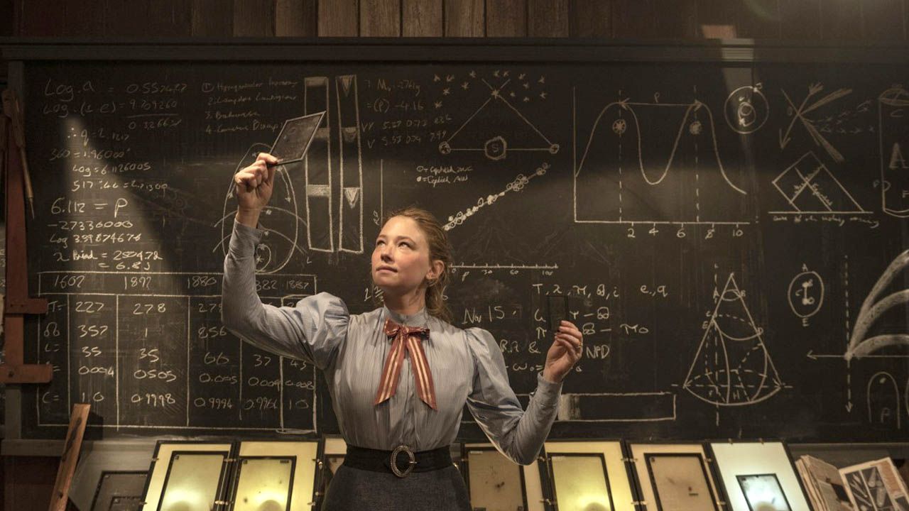 Katharine Hilbery (Haley Bennett) lebt für die Wissenschaft – doch im frühen 20. Jahrhundert wird ihr als Frau kaum eine Chance eingeräumt.