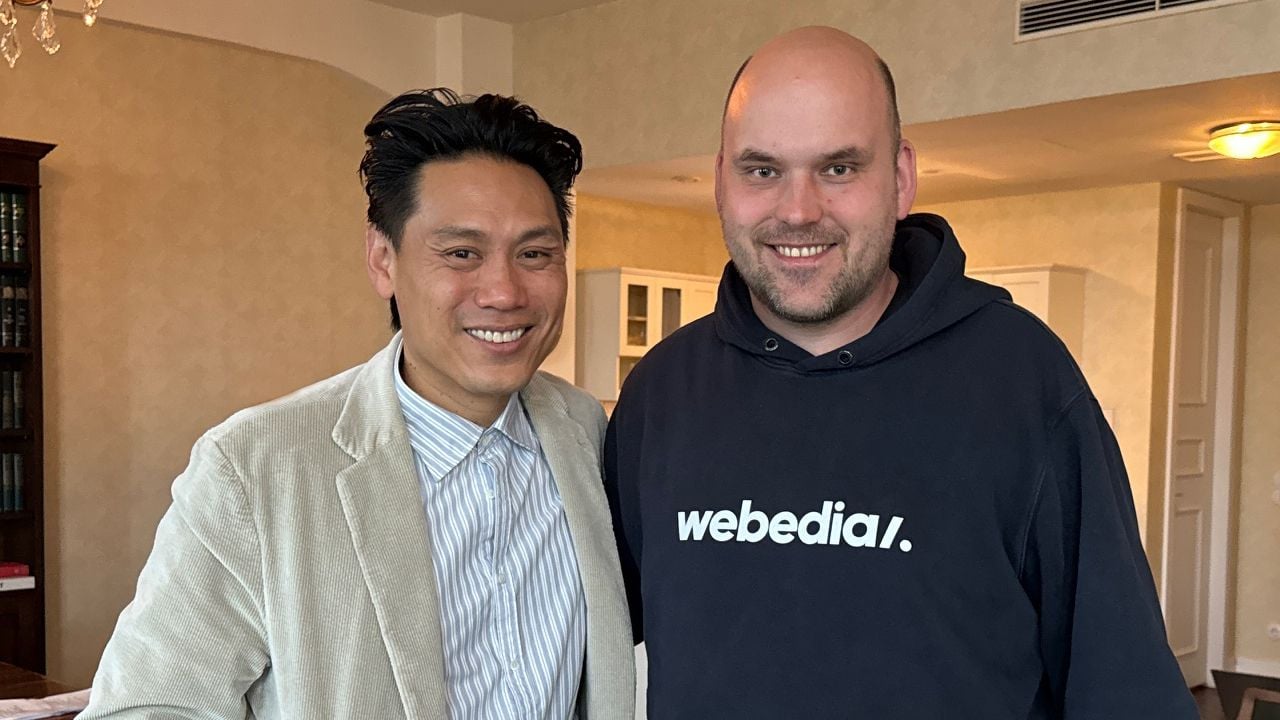 „Wicked: Teil 2“-Mastermind Jon M. Chu beim Interview mit FILMSTARTS-Chefredakteur Christoph Petersen.