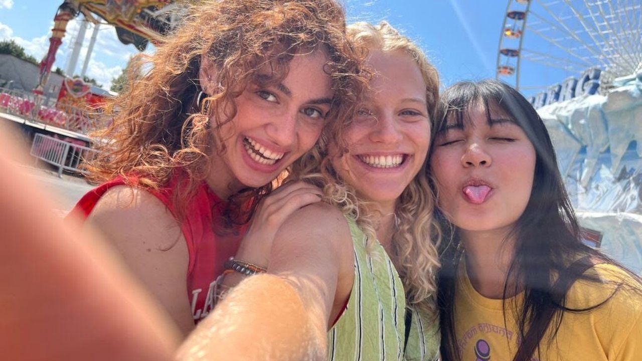 Das neue Trio Kya-Celina Barucki, Julia Novohradsky und Nhung Hong bringt eine mitreißende Energie in das „Mädchen Mädchen“-Remake.