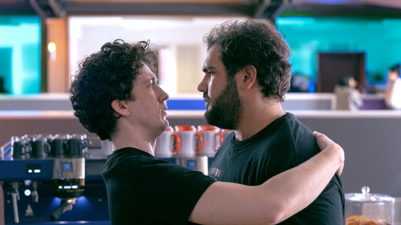 Auch in Staffel 4 bleibt die Freundschaft von Moritz (Maximilian Mundt) und Lenny (Danilo Kamperidis) kompliziert.