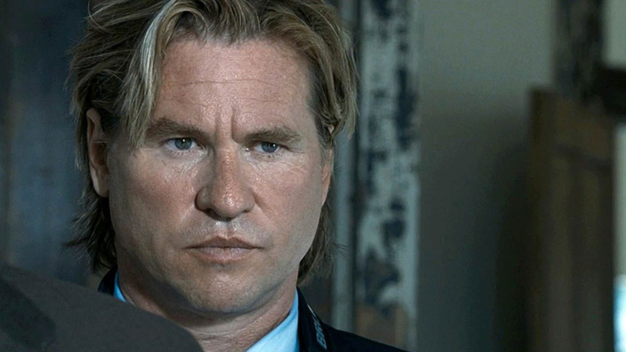 "Es gab nicht mal eine Rolle": Diesen außergewöhnlichen Thriller hat Val Kilmer nur gedreht, um mit Nicolas Cage und einem Kult-Regisseur abzuhängen